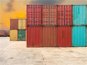 集装箱进水了损失谁负责,保险有哪些?